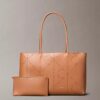 Bolso tote con logotipo perforado