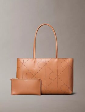 Bolso tote con logotipo perforado