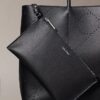 Bolso tote con logotipo perforado