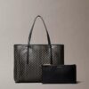 Bolso tote pequeño con estampado del logotipo en todo el tejido y bolsillo Bolso tote pequeño con estampado del logotipo en todo el tejido y bolsillo