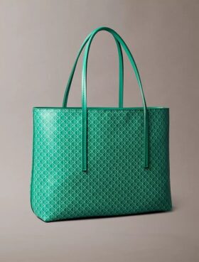 Bolso tote pequeño con estampado del logotipo en todo el tejido y bolsillo