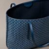 Bolso tote pequeño con estampado del logotipo en todo el tejido y bolsillo Bolso tote pequeño con estampado del logotipo en todo el tejido y bolsillo