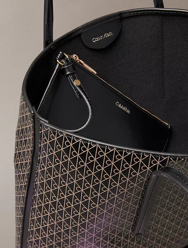 Bolso tote pequeño con estampado del logotipo en todo el tejido y bolsillo Bolso tote pequeño con estampado del logotipo en todo el tejido y bolsillo