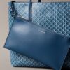 Bolso tote pequeño con estampado del logotipo en todo el tejido y bolsillo Bolso tote pequeño con estampado del logotipo en todo el tejido y bolsillo