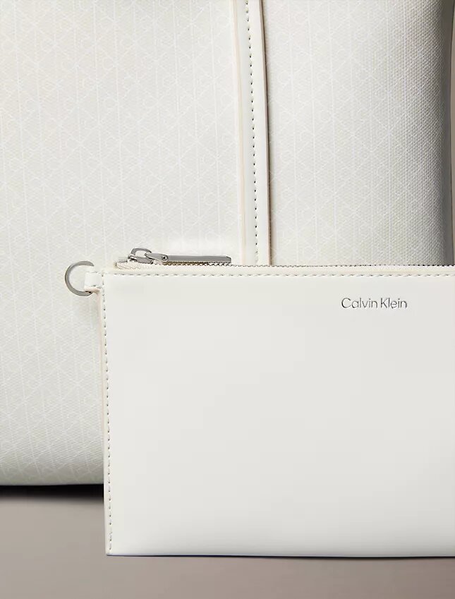 Bolso tote pequeño con estampado del logotipo en todo el tejido y bolsillo Bolso tote pequeño con estampado del logotipo en todo el tejido y bolsillo