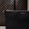 Bolso tote pequeño con estampado del logotipo en todo el tejido y bolsillo Bolso tote pequeño con estampado del logotipo en todo el tejido y bolsillo