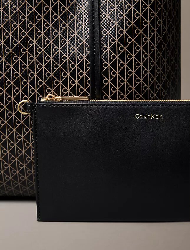 Bolso tote pequeño con estampado del logotipo en todo el tejido y bolsillo Bolso tote pequeño con estampado del logotipo en todo el tejido y bolsillo