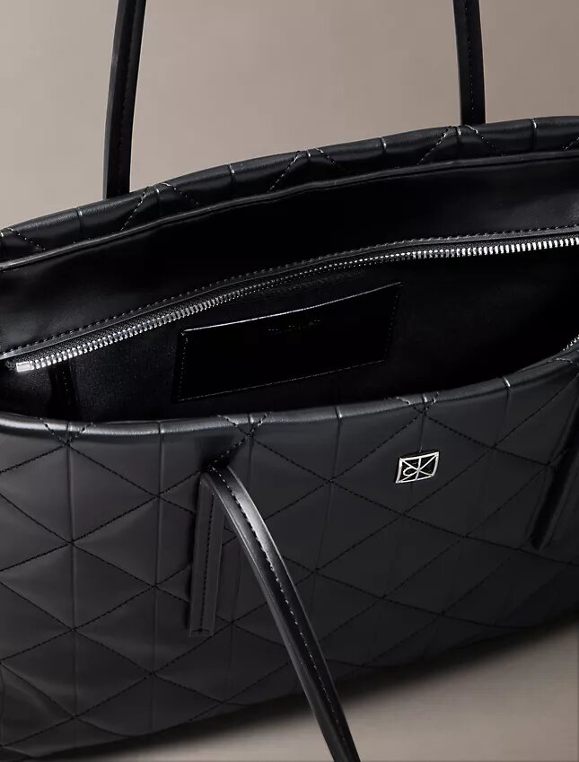 Bolso tote pequeño con logotipo acolchado Bolso tote pequeño con logotipo acolchado
