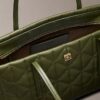 Bolso tote pequeño con logotipo acolchado Bolso tote pequeño con logotipo acolchado