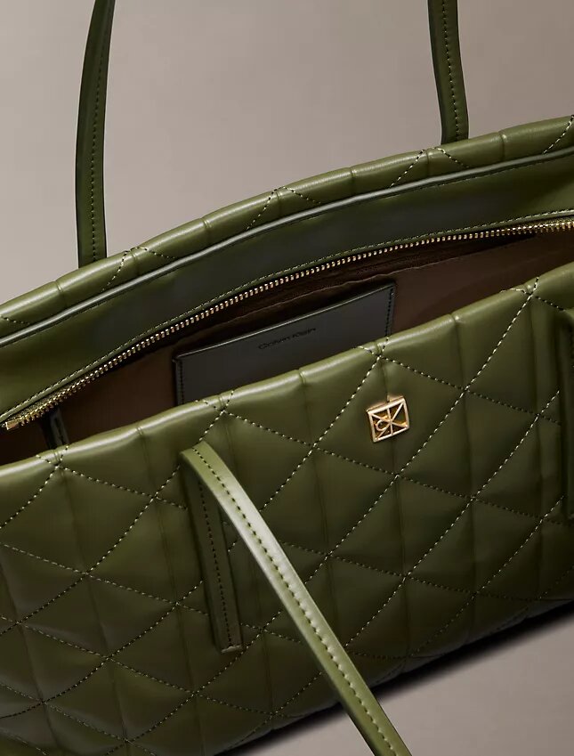 Bolso tote pequeño con logotipo acolchado Bolso tote pequeño con logotipo acolchado