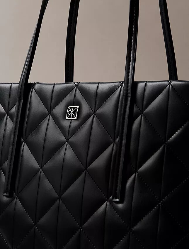 Bolso tote pequeño con logotipo acolchado Bolso tote pequeño con logotipo acolchado