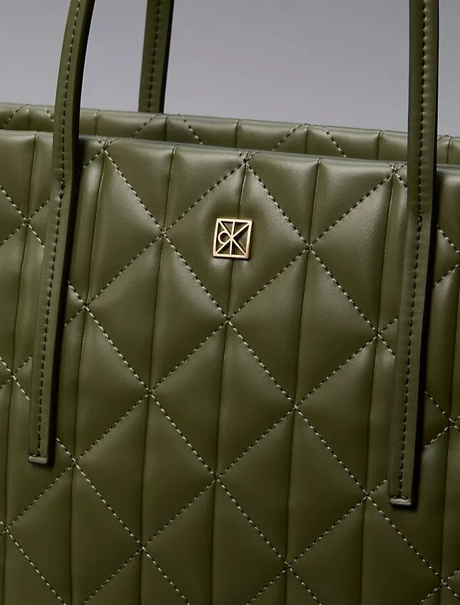 Bolso tote pequeño con logotipo acolchado Bolso tote pequeño con logotipo acolchado