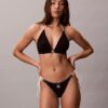 Braguita de bikini con lazo lateral y monograma gráfico Braguita de bikini con lazo lateral y monograma gráfico