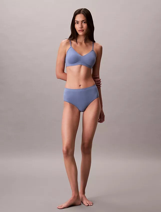 Bralette con aros de gel invisibles y forro ligero Bralette con aros de gel invisibles y forro ligero