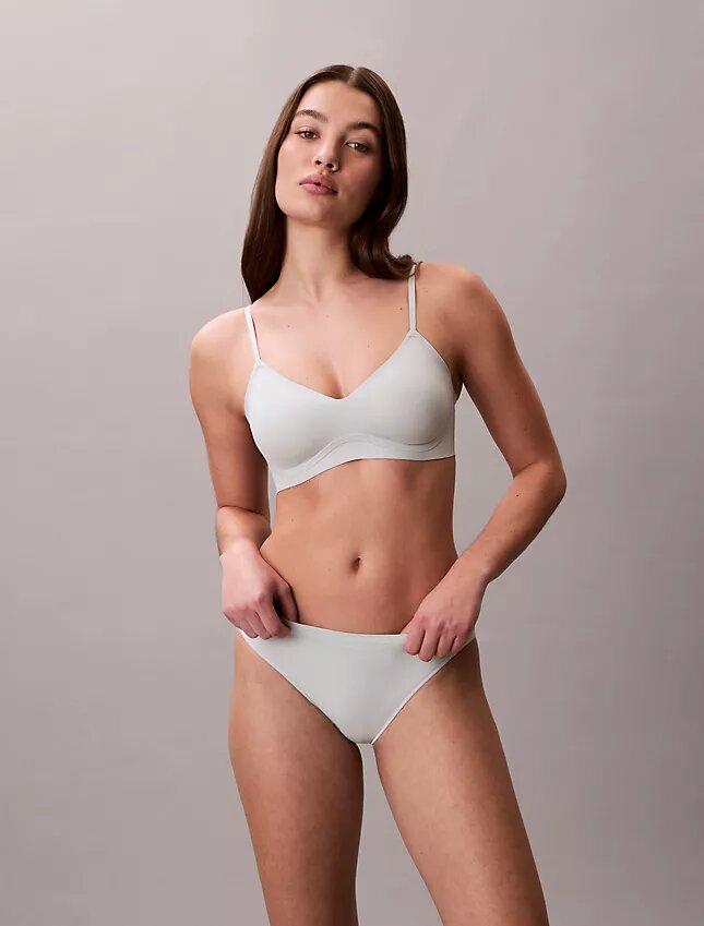 Bralette con aros de gel invisibles y forro ligero Bralette con aros de gel invisibles y forro ligero