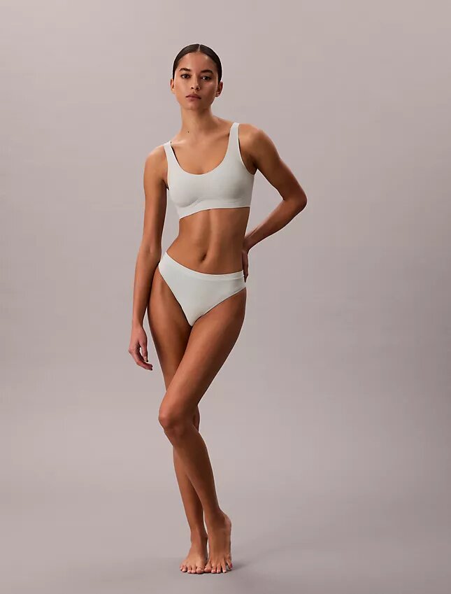 Bralette con aros de gel invisibles y forro ligero Bralette con aros de gel invisibles y forro ligero