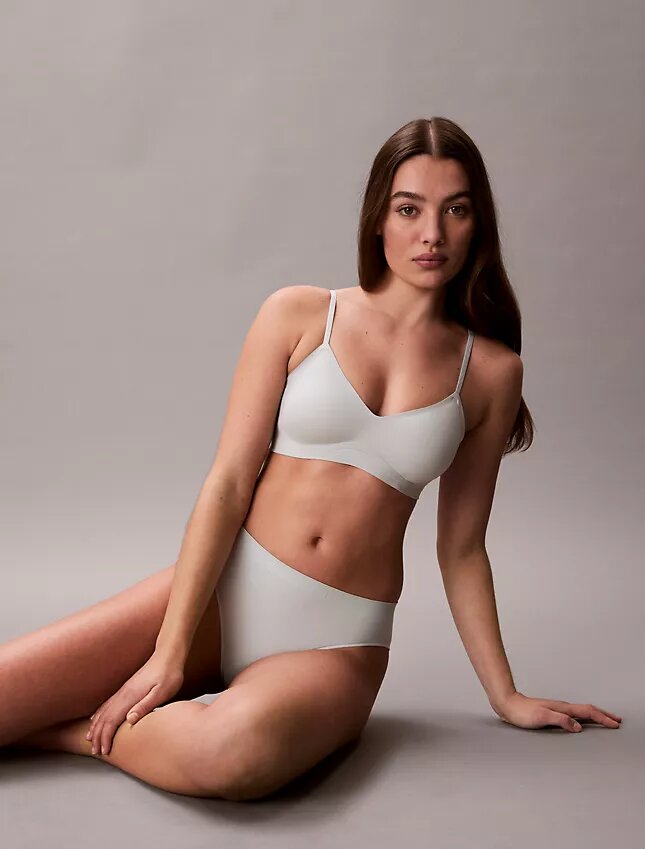 Bralette con aros de gel invisibles y forro ligero Bralette con aros de gel invisibles y forro ligero