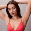 Bralette de baño con triángulo icónico de CK