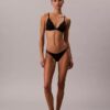 Bralette de baño con triángulo icónico de CK