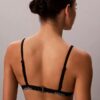 Bralette de baño con triángulo icónico de CK