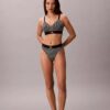 Bralette elástica de Microfiber con Monogram gráfico y forro ligero Bralette elástica de Microfiber con Monogram gráfico y forro ligero
