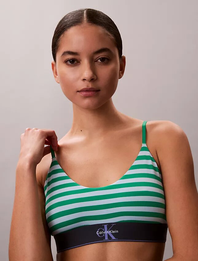 Bralette elástico de microfibra Unlined con Monogram gráfico, sin forro Bralette elástico de microfibra Unlined con Monogram gráfico, sin forro