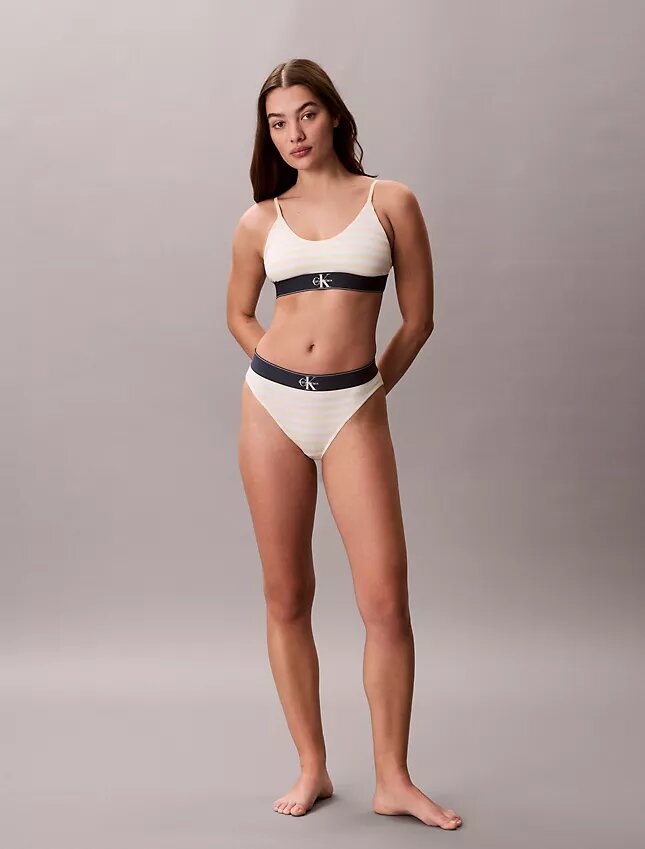 Bralette elástico de microfibra Unlined con Monogram gráfico, sin forro Bralette elástico de microfibra Unlined con Monogram gráfico, sin forro