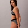 Bralette elástico de microfibra Unlined con Monogram gráfico, sin forro Bralette elástico de microfibra Unlined con Monogram gráfico, sin forro