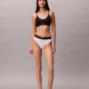 Bralette elástico de microfibra Unlined con Monogram gráfico, sin forro Bralette elástico de microfibra Unlined con Monogram gráfico, sin forro