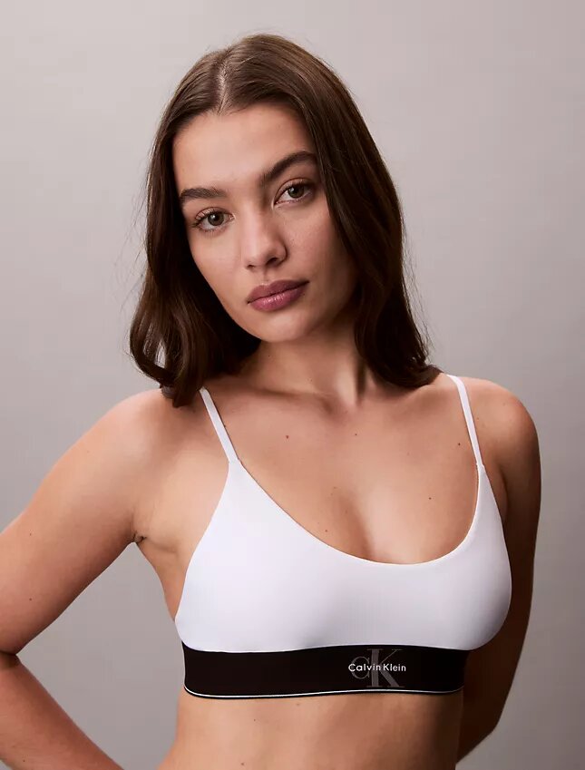 Bralette elástico de microfibra Unlined con Monogram gráfico, sin forro Bralette elástico de microfibra Unlined con Monogram gráfico, sin forro