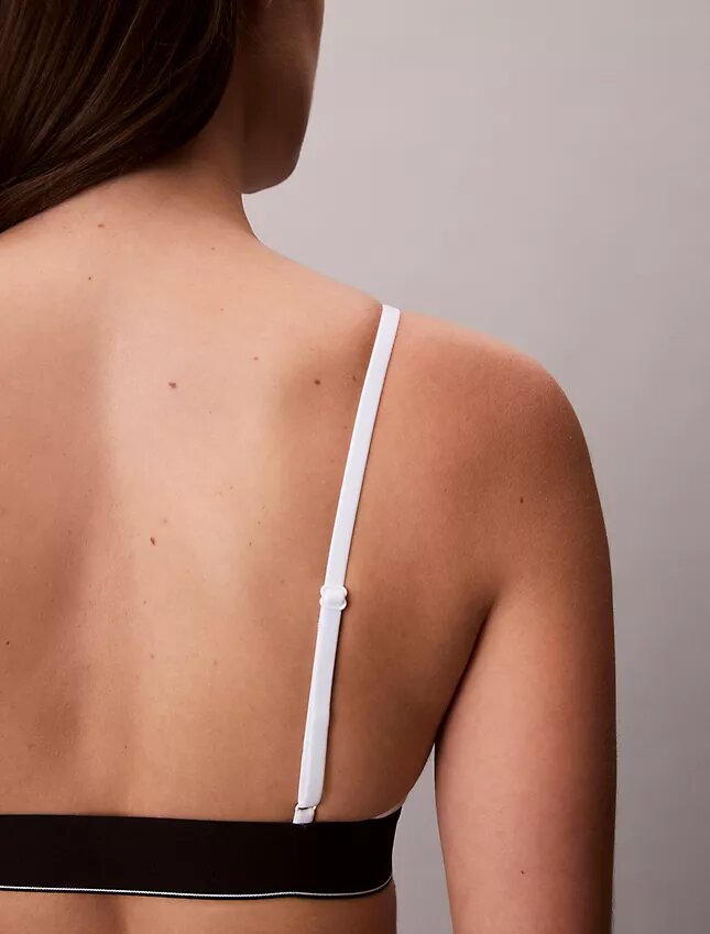 Bralette elástico de microfibra Unlined con Monogram gráfico, sin forro Bralette elástico de microfibra Unlined con Monogram gráfico, sin forro