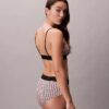 Bralette elástico de microfibra Unlined con Monogram gráfico, sin forro Bralette elástico de microfibra Unlined con Monogram gráfico, sin forro