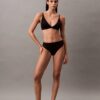Bralette triangular con forro ligero Form to Body Bralette triangular con forro ligero Form to Body
