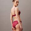 Bralette triangular con forro ligero y encaje moderno