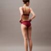 Bralette triangular con forro ligero y encaje moderno