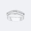 Brazalete con bisagra de forma fluida y escultural Brazalete con bisagra de forma fluida y escultural