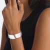 Brazalete de forma orgánica minimalista Brazalete de forma orgánica minimalista