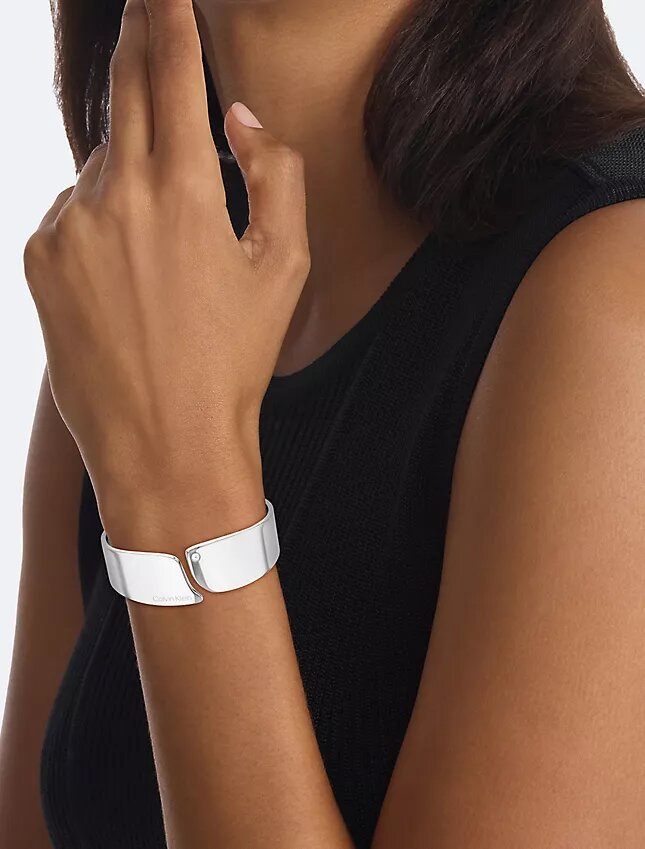 Brazalete de forma orgánica minimalista Brazalete de forma orgánica minimalista