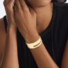Brazalete esculpido con bisagra