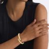 Brazalete redondo escultural