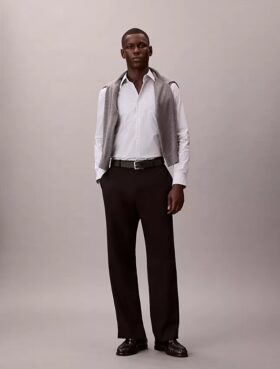 Camisa ajustada con botones y rayas de tejido técnico elástico