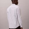 Camisa ajustada con botones y rayas de tejido técnico elástico