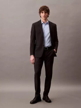 Camisa ajustada con botones y tejido elástico