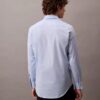 Camisa ajustada con botones y tejido elástico