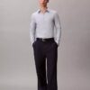 Camisa ajustada con cuello abotonado y estampado jacquard geométrico