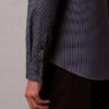 Camisa ajustada con cuello abotonado y estampado jacquard geométrico Camisa ajustada con cuello abotonado y estampado jacquard geométrico