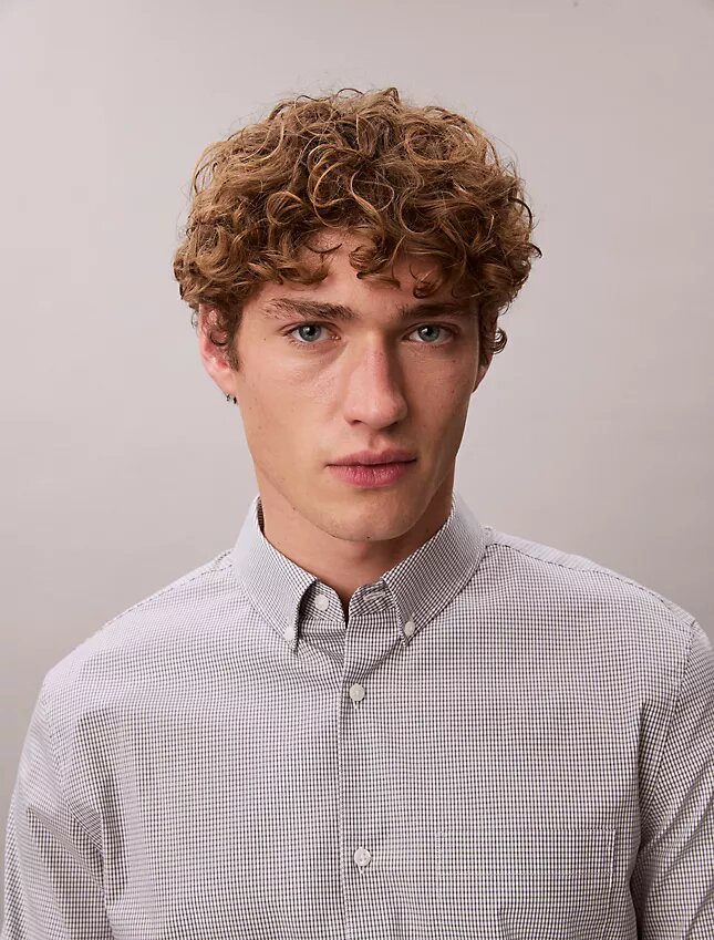 Camisa ajustada de algodón elástico con estampado de cuadros vichy y botones Camisa ajustada de algodón elástico con estampado de cuadros vichy y botones
