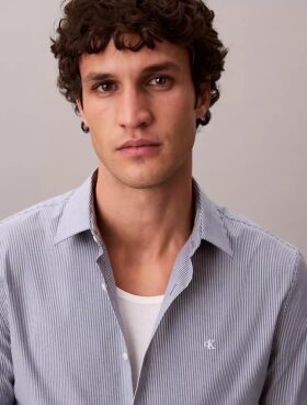 Camisa ajustada de Cotton Stretch a rayas con botones
