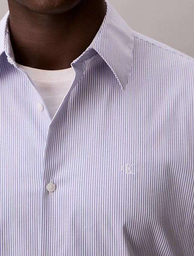 Camisa ajustada de Cotton Stretch a rayas con botones Camisa ajustada de Cotton Stretch a rayas con botones