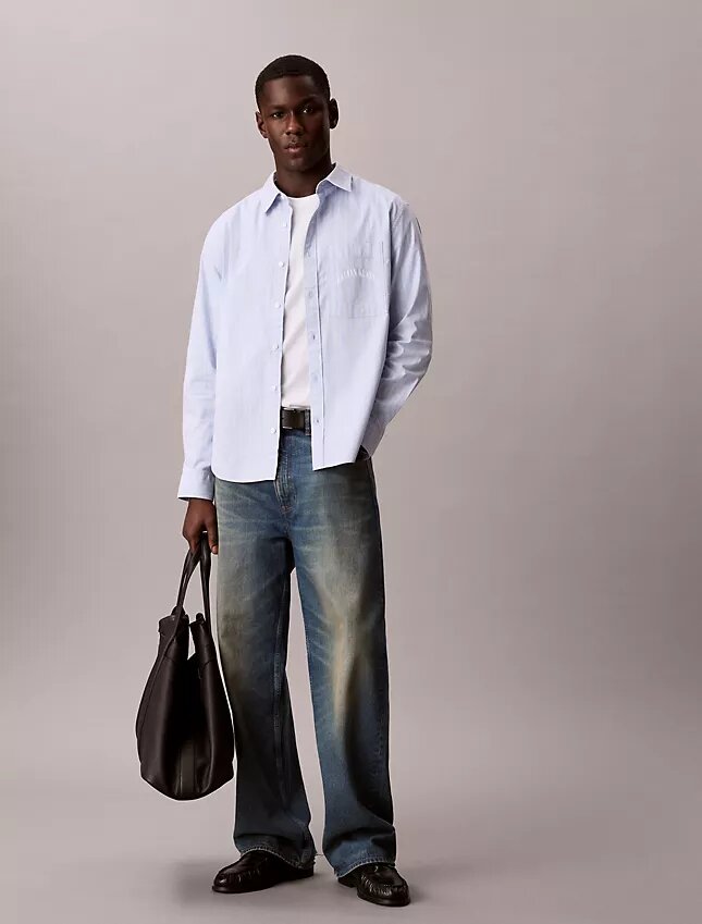 Camisa ajustada de rayas con botones Camisa ajustada de rayas con botones